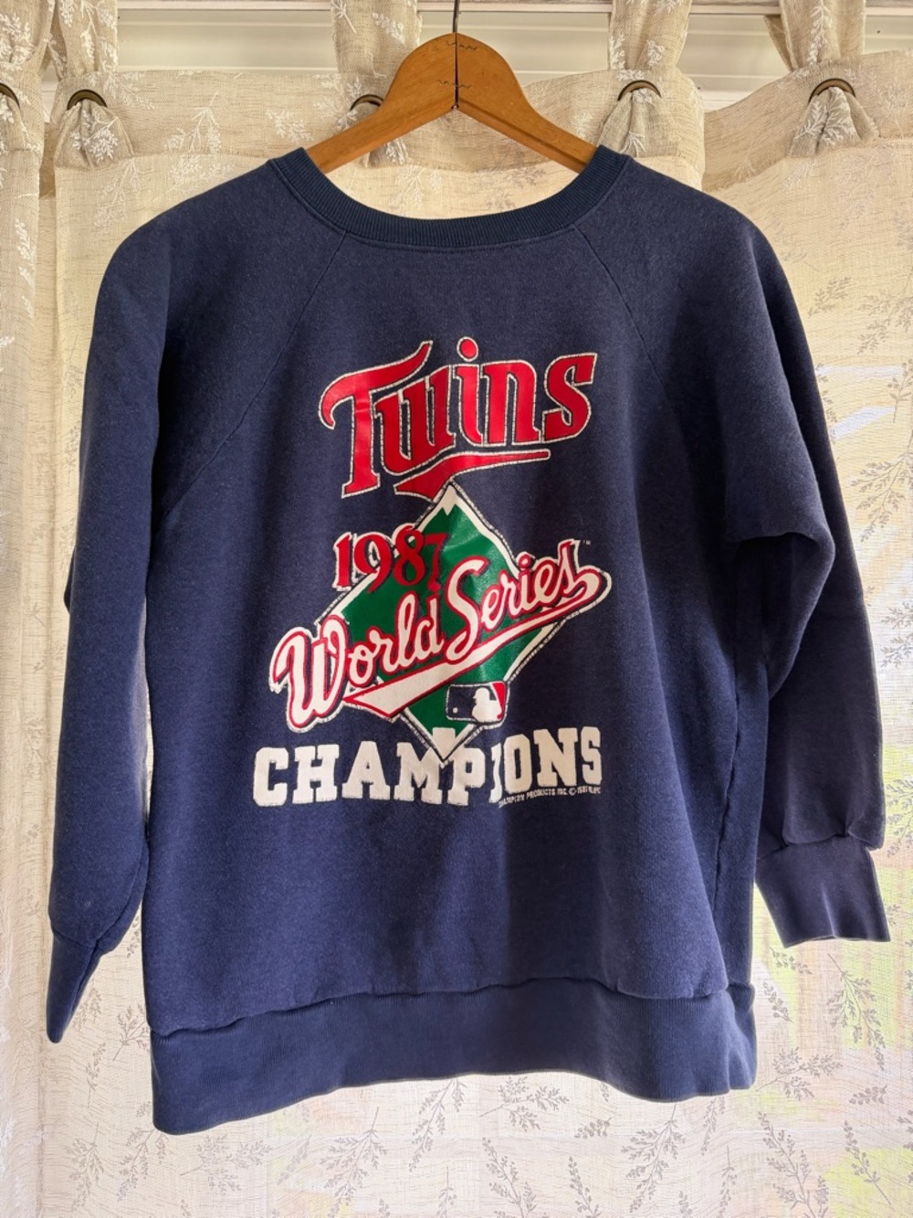 Vintage 80s CHAMPION Minnesota Twins 1987 World Series Champions Sweatshirt